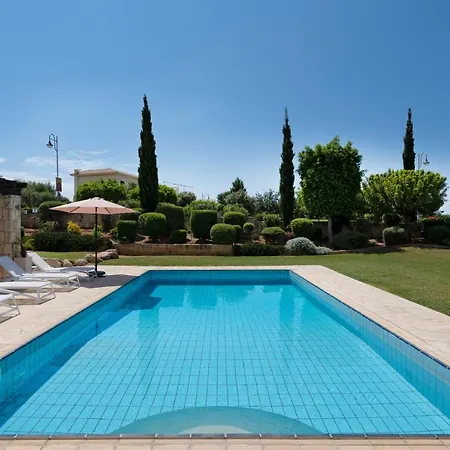 Lara - 11, Spacious With Large Garden And Private Pool On Aphrodite Hills Villa *