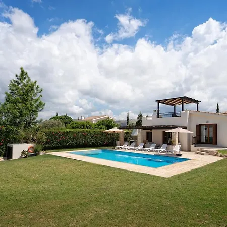 Lara - 11, Spacious With Large Garden And Private Pool On Aphrodite Hills Villa Kouklia
