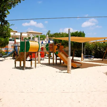 Lara - 11, Spacious With Large Garden And Private Pool On Aphrodite Hills Kouklia