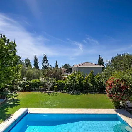 Villa Lara - 11, Spacious With Large Garden And Private Pool On Aphrodite Hills *