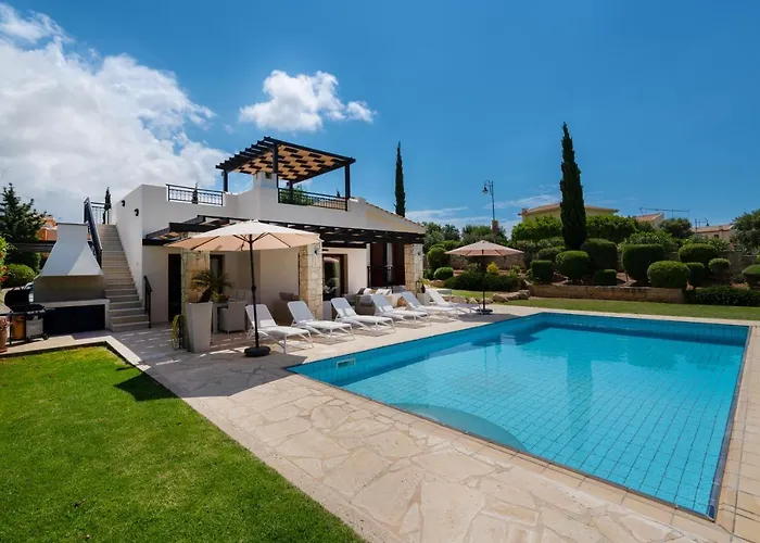 Lara - 11, Spacious With Large Garden And Private Pool On Aphrodite Hills Vila *