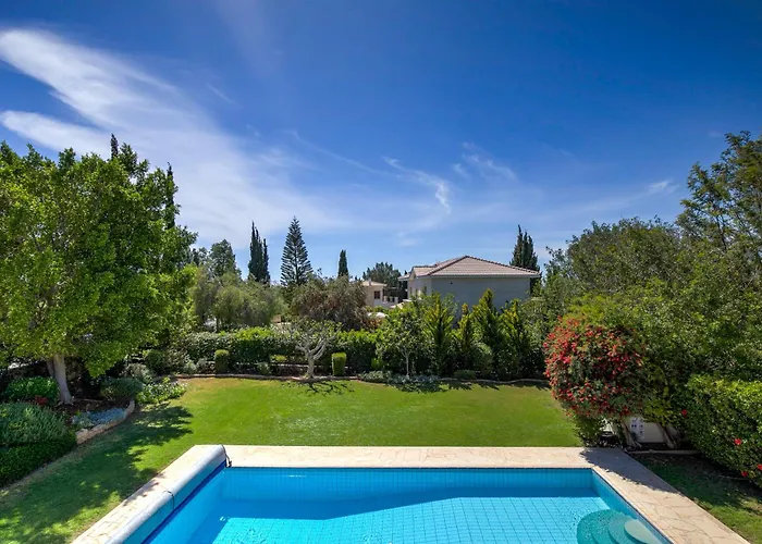 Vila Lara - 11, Spacious With Large Garden And Private Pool On Aphrodite Hills *