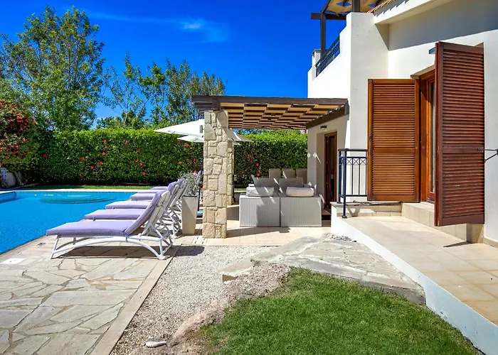 Vila Lara - 11, Spacious With Large Garden And Private Pool On Aphrodite Hills Kouklia