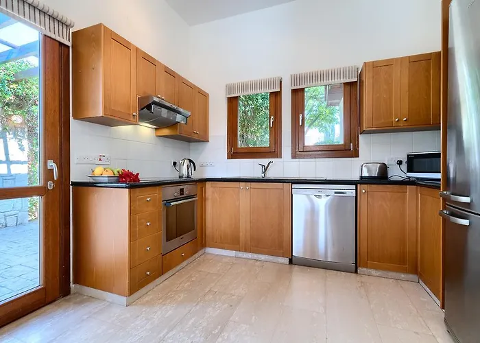 Lara - 11, Spacious With Large Garden And Private Pool On Aphrodite Hills