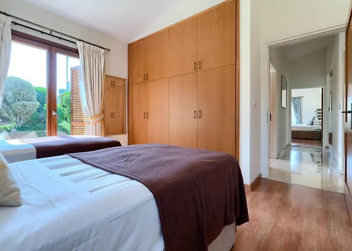 Lara - 11, Spacious With Large Garden And Private Pool On Aphrodite Hills Vila