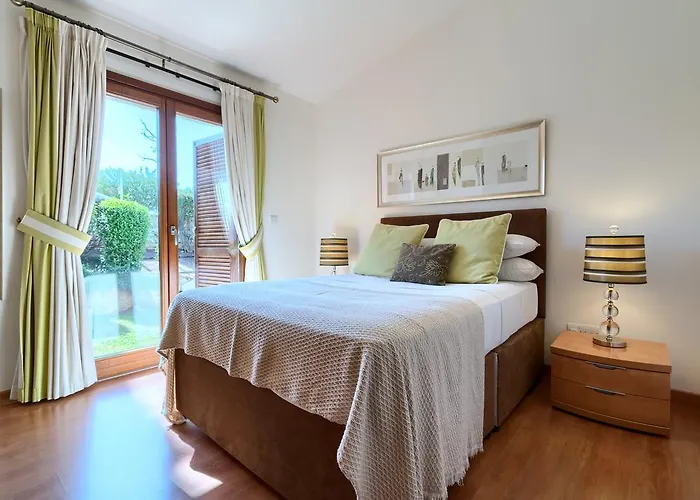 Vila Lara - 11, Spacious With Large Garden And Private Pool On Aphrodite Hills Kouklia