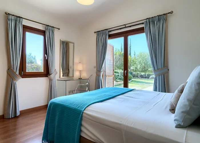 Lara - 11, Spacious With Large Garden And Private Pool On Aphrodite Hills Vila