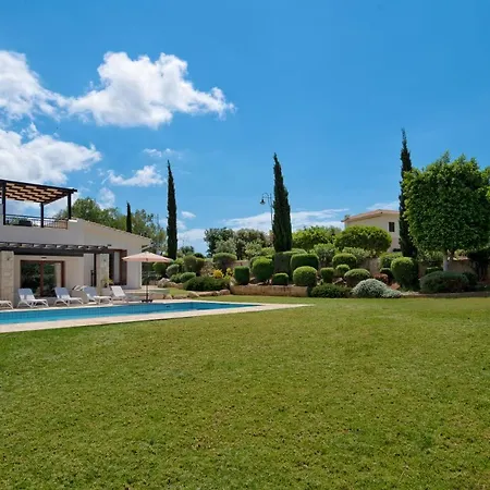 Lara - 11, Spacious With Large Garden And Private Pool On Aphrodite Hills