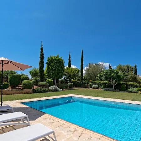 Villa Lara - 11, Spacious With Large Garden And Private Pool On Aphrodite Hills Kouklia