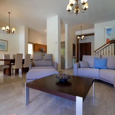 Lara - 11, Spacious With Large Garden And Private Pool On Aphrodite Hills Willa *