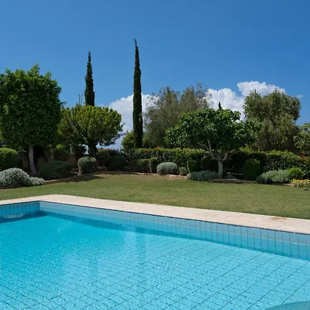 Villa Lara - 11, Spacious With Large Garden And Private Pool On Aphrodite Hills Kouklia