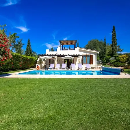 Lara - 11, Spacious With Large Garden And Private Pool On Aphrodite Hills *