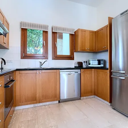 Lara - 11, Spacious With Large Garden And Private Pool On Aphrodite Hills *