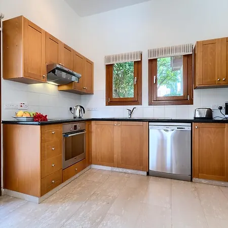 Lara - 11, Spacious With Large Garden And Private Pool On Aphrodite Hills