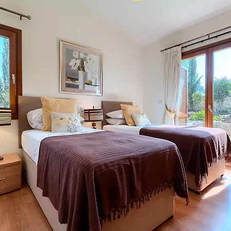 Lara - 11, Spacious With Large Garden And Private Pool On Aphrodite Hills