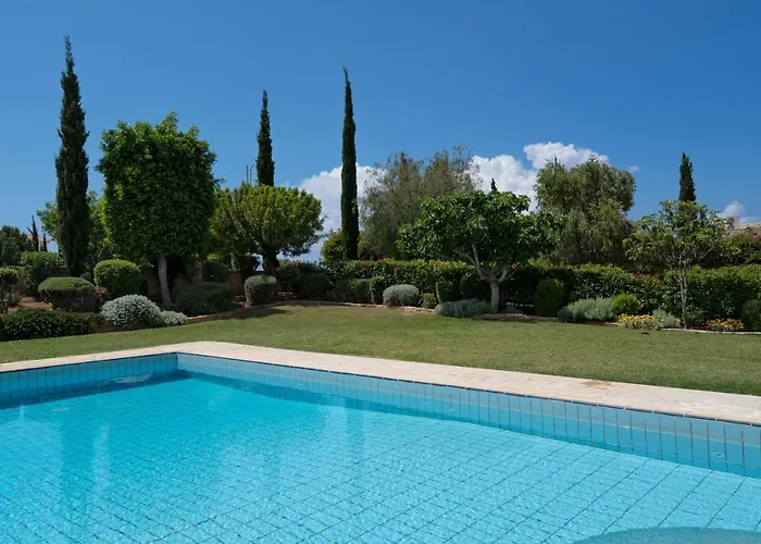 Villa Lara - 11, Spacious With Large Garden And Private Pool On Aphrodite Hills Kouklia