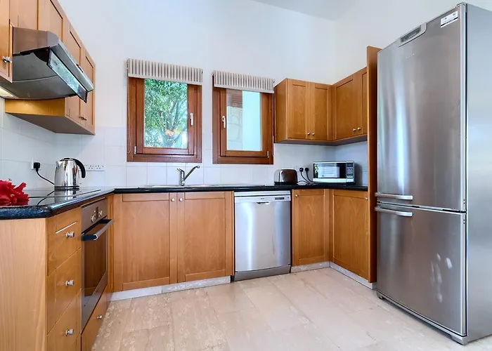 Lara - 11, Spacious With Large Garden And Private Pool On Aphrodite Hills *